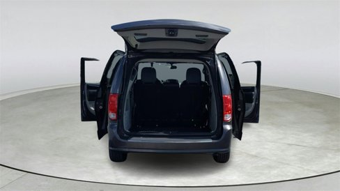 Used 2018 Dodge Grand Caravan SXT w/ Driver Convenience Group image 11