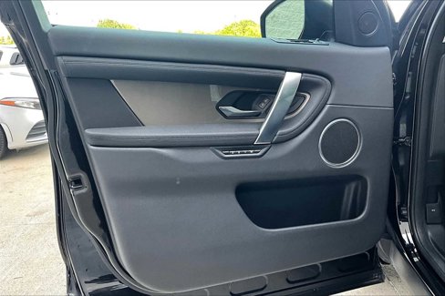 Used 2020 Land Rover Discovery Sport SE image 18
