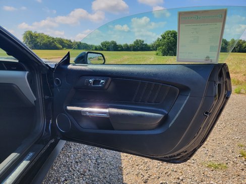 Used 2017 Ford Mustang Premium image 31