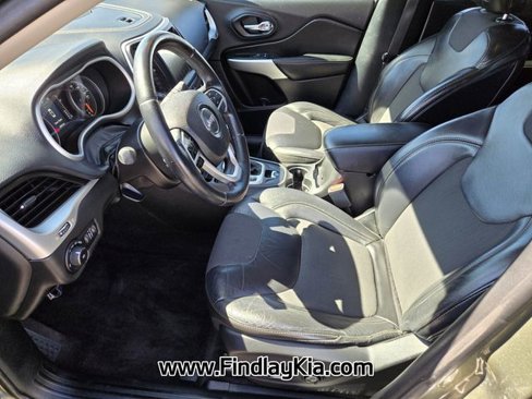 Used 2018 Jeep Cherokee Latitude Plus image 12
