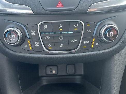 Certified 2018 Chevrolet Equinox LT image 39