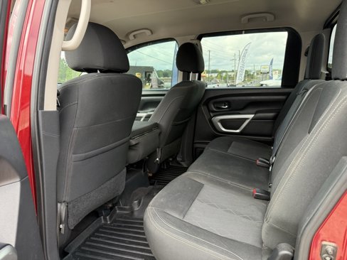 Used 2017 Nissan Titan SV image 14