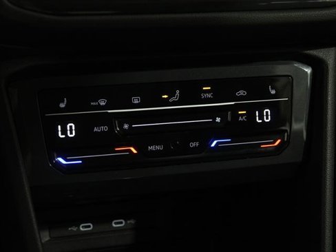 Used 2023 Volkswagen Tiguan SE w/ Panoramic Sunroof Package image 16