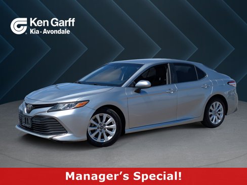 Used 2018 Toyota Camry LE image 1