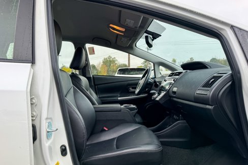 Used 2017 Toyota Prius V Four image 9