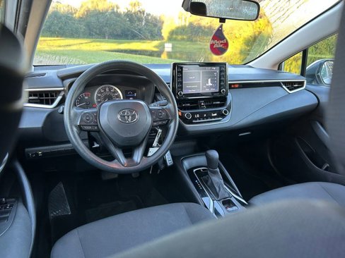 Used 2021 Toyota Corolla LE image 12