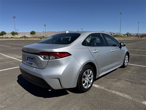 Used 2023 Toyota Corolla LE image 5