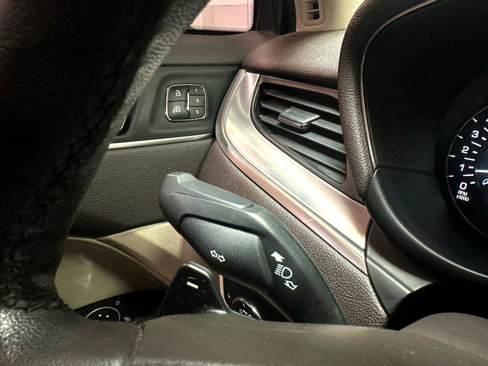 Used 2019 Lincoln MKC Premiere image 36