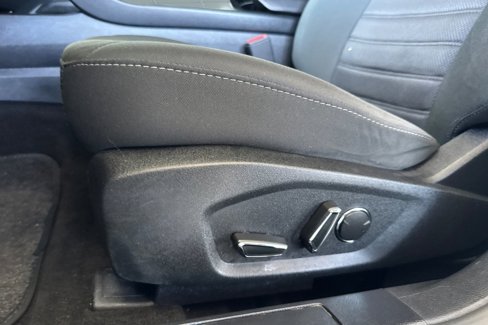 Used 2020 Ford Fusion SE image 12