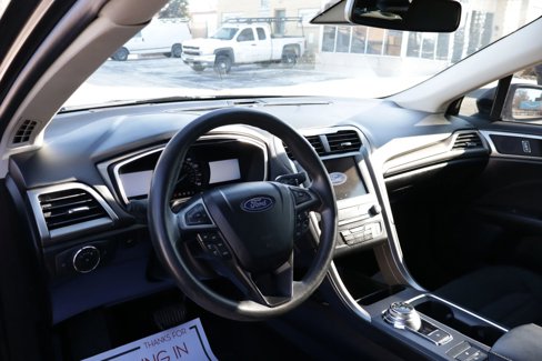 Used 2020 Ford Fusion SE image 7