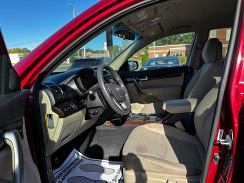 Used 2015 Kia Sorento LX image 10
