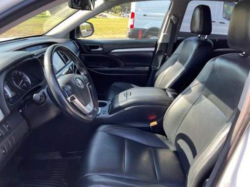 Used 2018 Toyota Highlander XLE image 9