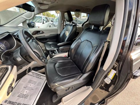 Used 2020 Chrysler Voyager Lxi image 19