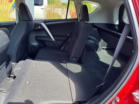 Used 2015 Toyota RAV4 XLE image 18