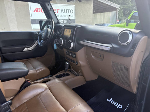 Used 2011 Jeep Wrangler Unlimited Rubicon w/ Dual Top Group image 29