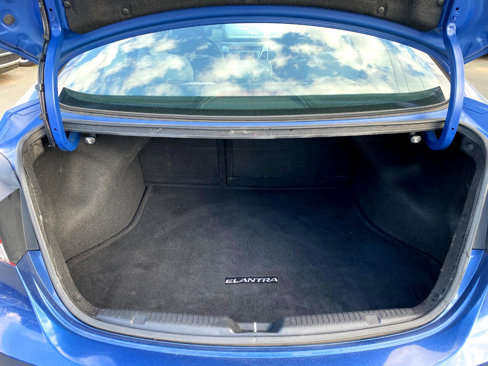 Used 2015 Hyundai Elantra SE w/ Option Group 02 image 10