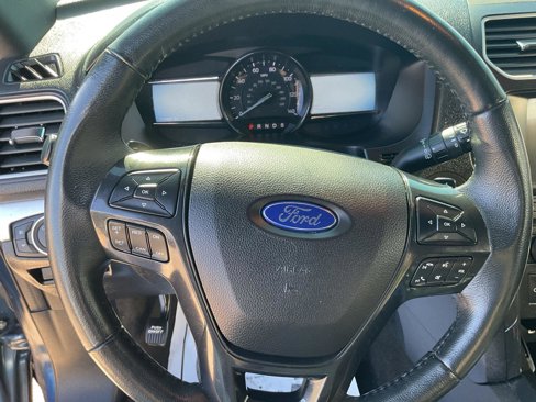 Used 2017 Ford Explorer XLT w/ Equipment Group 202A image 13