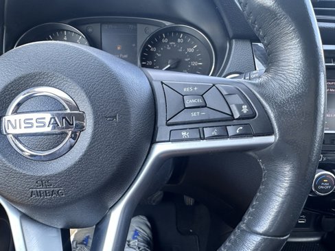 Used 2018 Nissan Rogue SV w/ Premium Package image 8