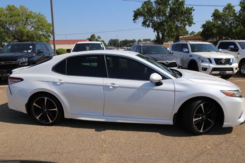 Used 2018 Toyota Camry XSE image 2