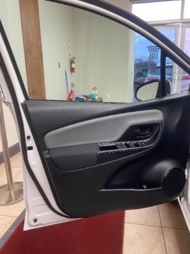 Used 2015 Toyota Yaris L image 11