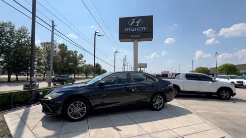 Used 2017 Toyota Camry image 5