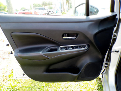 Used 2020 Nissan Versa SR w/ Convenience Package image 28