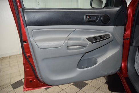 Used 2013 Toyota Tacoma PreRunner image 39