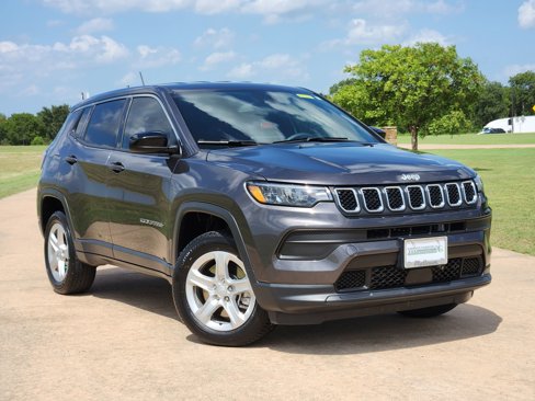 Used 2023 Jeep Compass Sport image 6
