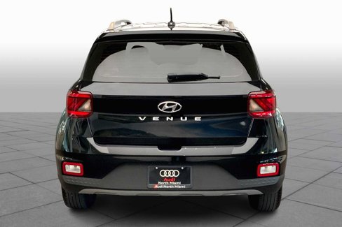 Used 2023 Hyundai Venue SEL image 4