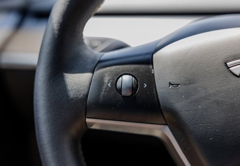 Used 2023 Tesla Model Y Long Range image 6
