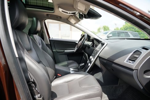 Used 2016 Volvo XC60 T6 Platinum w/ Protection Package image 12