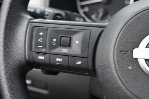 Used 2024 Nissan Rogue SV image 16