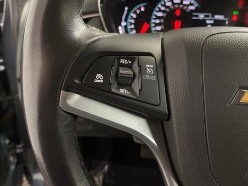 Used 2021 Chevrolet Trax LT w/ LT Convenience Package image 24