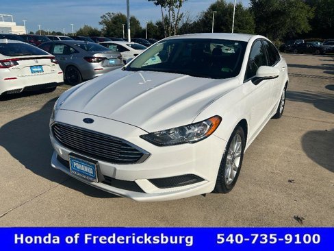 Used 2017 Ford Fusion SE image 2