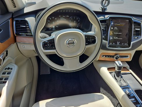 Used 2021 Volvo XC90 T6 Momentum image 16