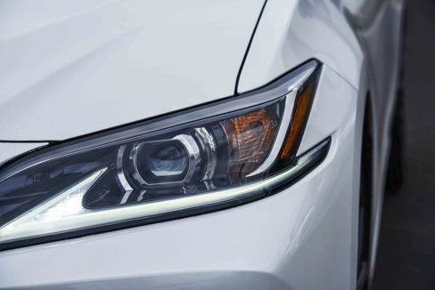 Certified 2022 Lexus ES 350 w/ Premium Package image 11