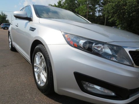 Used 2012 Kia Optima LX w/ Convenience Pkg image 9