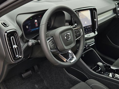 New 2026 Volvo XC40 B5 Ultra w/ Protection Package Premier image 25