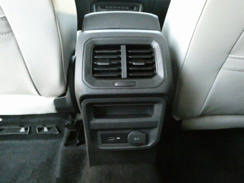 Used 2020 Volkswagen Tiguan SE image 35