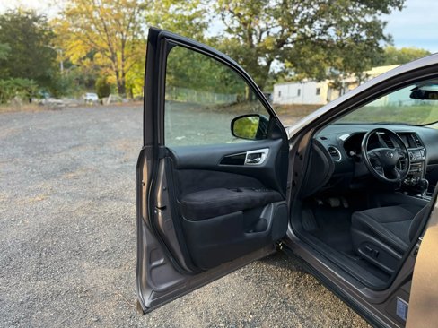 Used 2014 Nissan Pathfinder SV image 40
