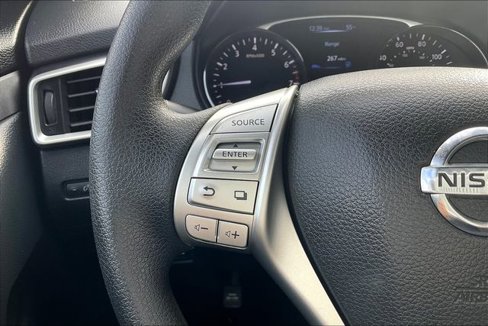 Used 2016 Nissan Rogue S image 16