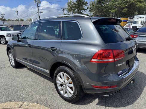 Used 2014 Volkswagen Touareg Sport image 7