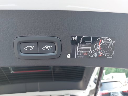Used 2021 Volvo XC40 T4 R-Design w/ Climate Package image 15