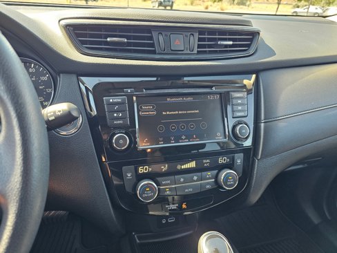 Used 2019 Nissan Rogue SV image 20