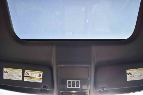 Used 2019 Land Rover Discovery HSE image 17
