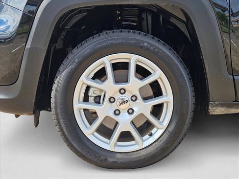 Used 2023 Jeep Renegade Latitude image 24