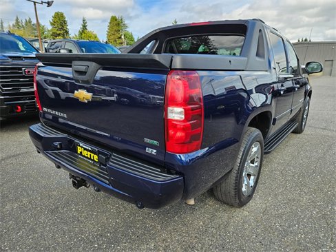 Used 2011 Chevrolet Avalanche LT image 3