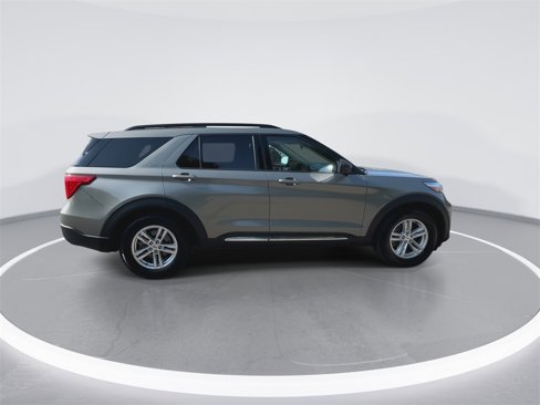 Used 2020 Ford Explorer XLT w/ Equipment Group 202A image 9