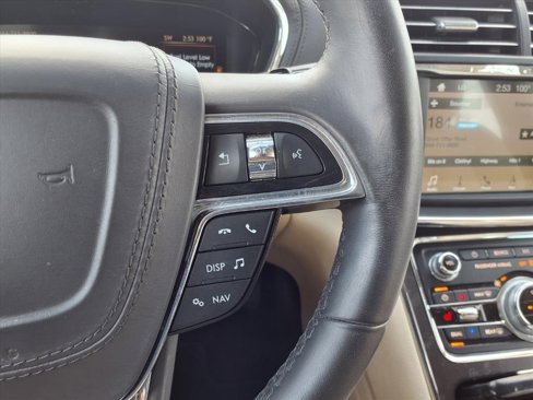 Used 2017 Lincoln Continental Select image 13