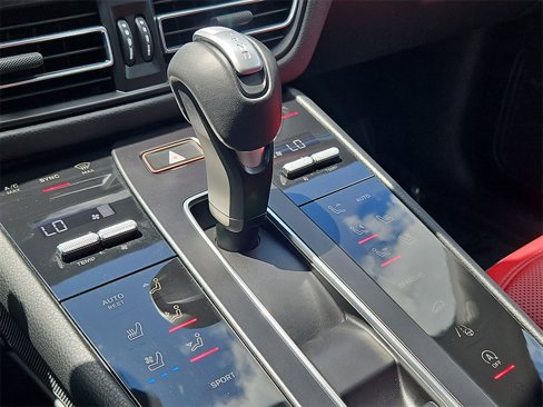 Used 2025 Porsche Macan image 34